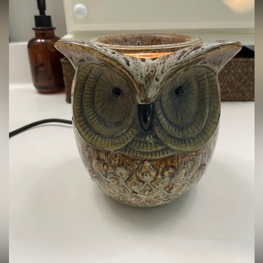 Scentsy owl wax warmer